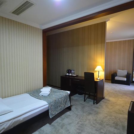 Hotel Astoria Tbilisi Bagian luar foto