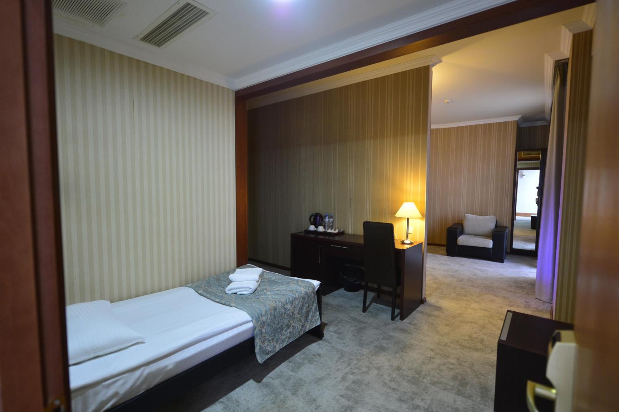 Hotel Astoria Tbilisi Bagian luar foto